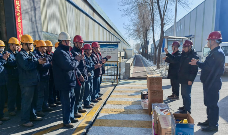 物产工投党政班子除夕走访慰问坚守一线干部职工