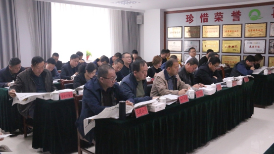 yl7703永利集团党委召开理论学习中心组学习会专题传达学习党的十九届四中全会精神
