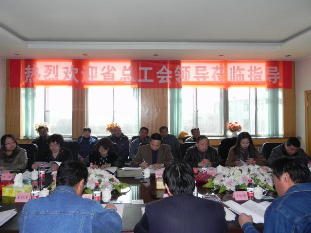 深入车间班组、&ldquo;零距离&rdquo;接触职工、体验职工生活、倾听职工心声